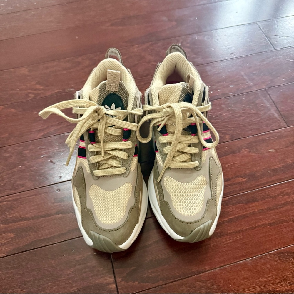 New without box ADIDAS MAGMUR RUNNER - Picture 7 of 10